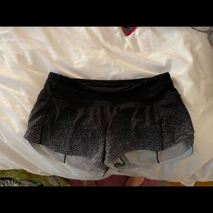 Lululemon speed up black and white shorts